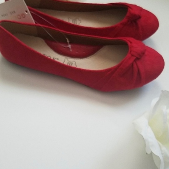 Gold Toe Red Flat Shoes - Picture 3 of 7